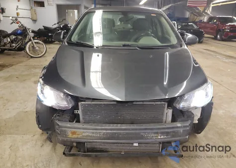 2017 Chevrolet Sonic Premier z USA, uszkodzony, nr VIN 1G1JF5SB5H4149600